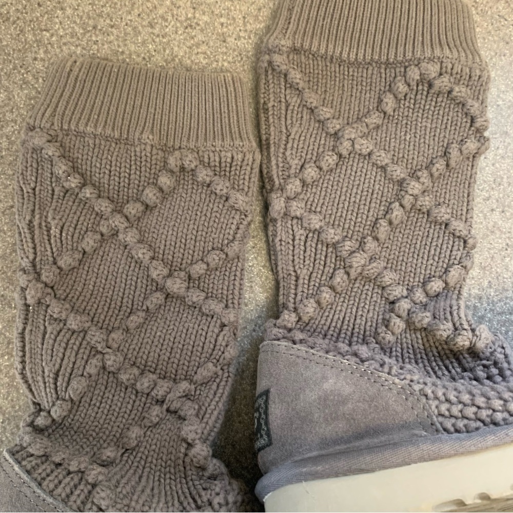 UGG Classic Argyle Knit boots sweater-like texture Never Worn Gray Size 6 - Picture 4 of 7
